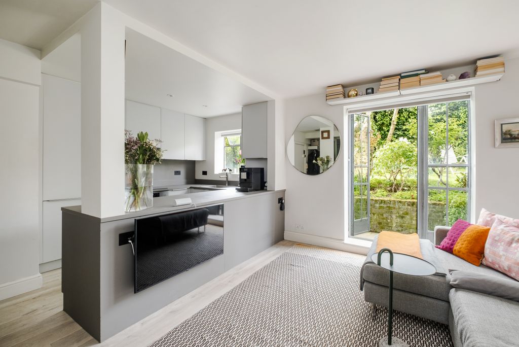 Property photo 1 of 23