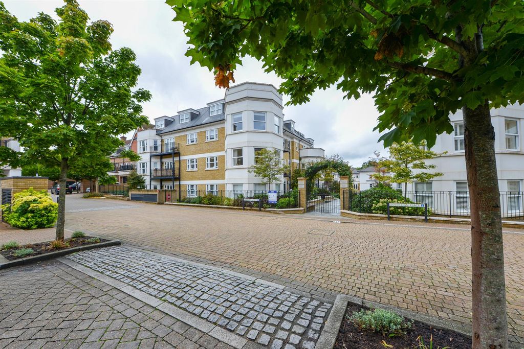 Property photo 1 of 22 Henrietta Place Tunbridge Wells1.Jpg