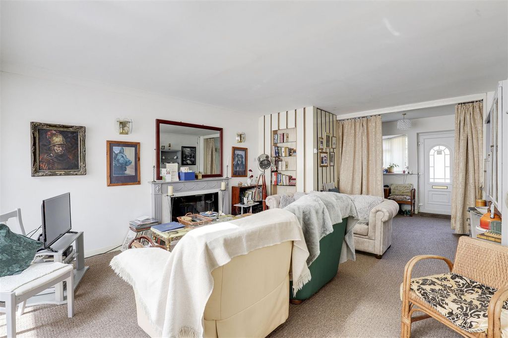 Property photo 2 of 16 20812.Jpg