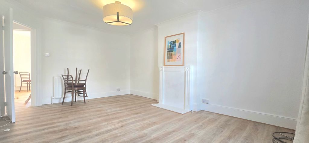 Property photo 3 of 9 3