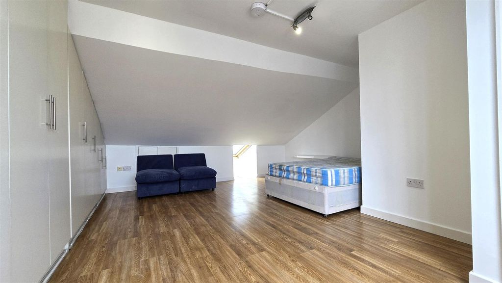 Property photo 2 of 10 7.Jpg