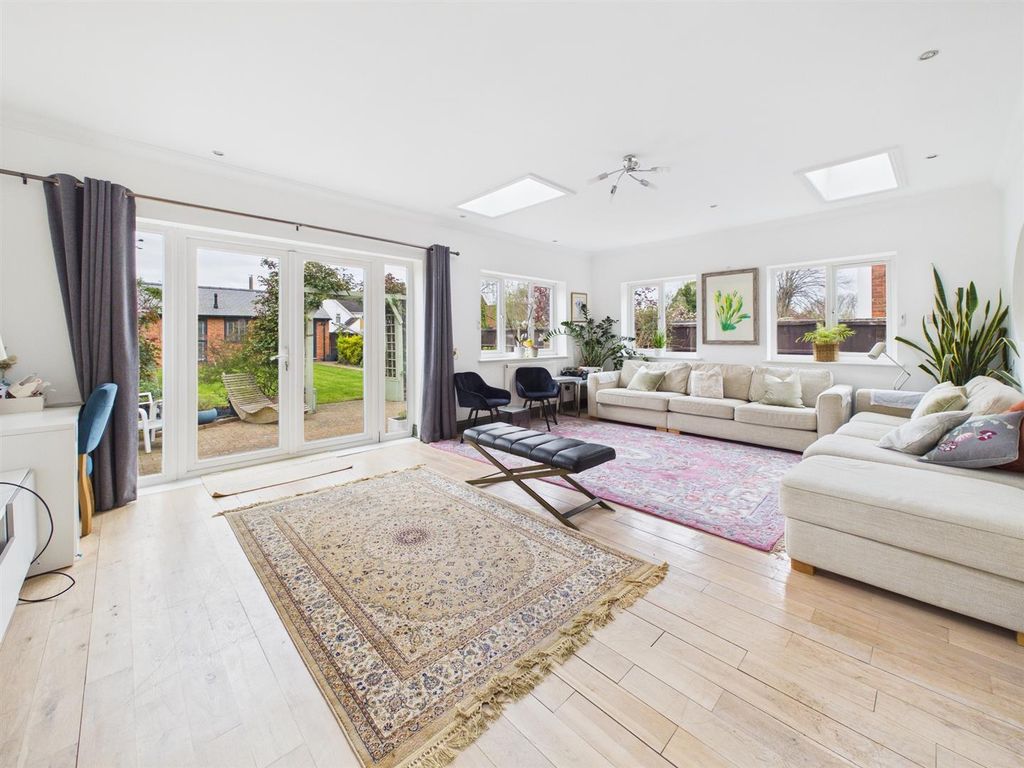 Property photo 2 of 32