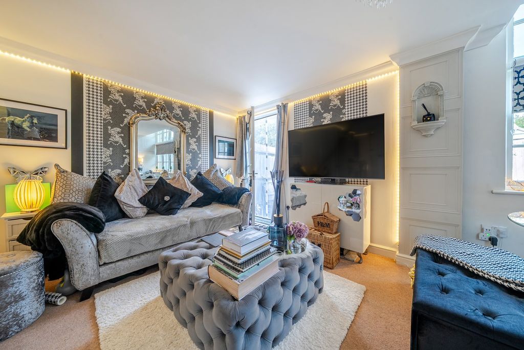 Property photo 2 of 19