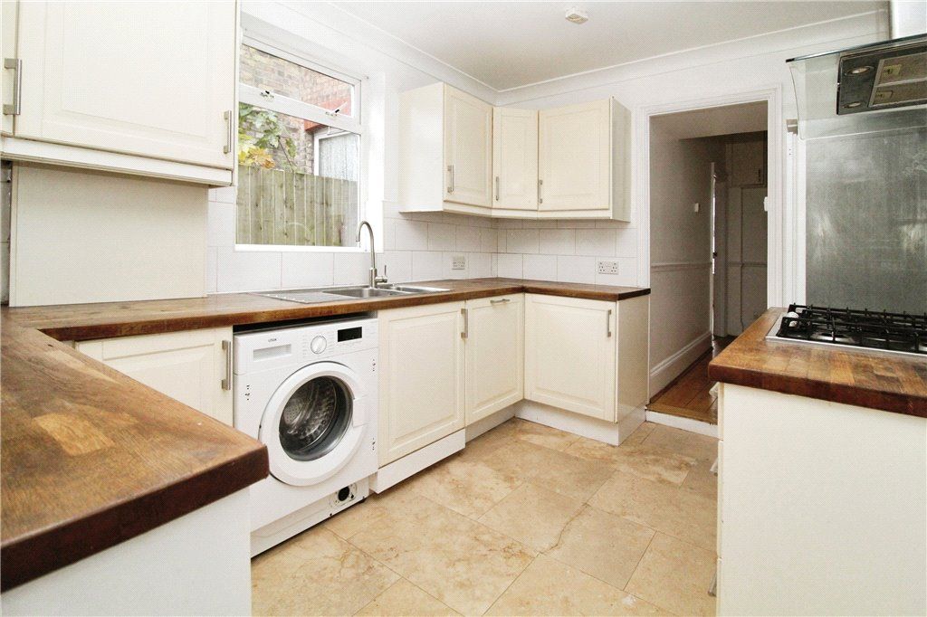 Property photo 3 of 17 Kitchen