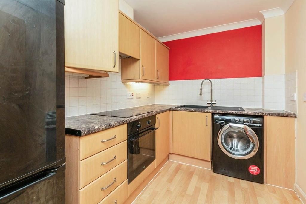 Property photo 3 of 7 Kitchen