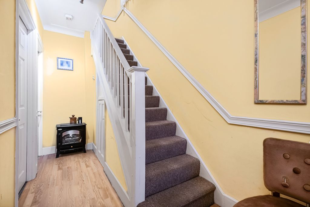 Property photo 3 of 23