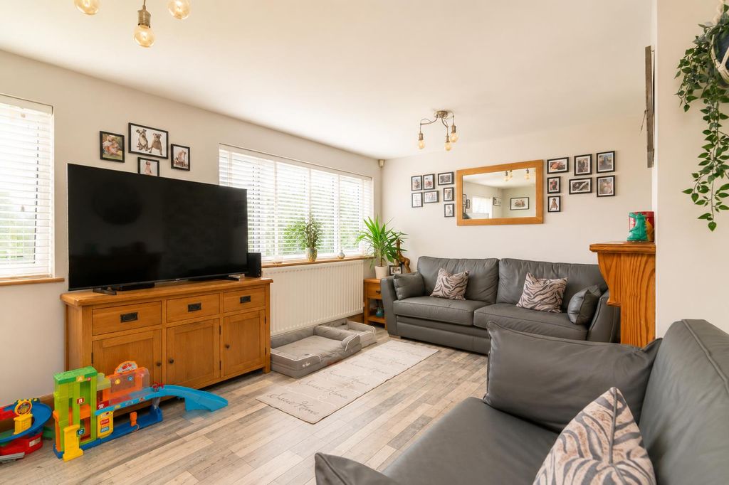 Property photo 2 of 25 15.Png