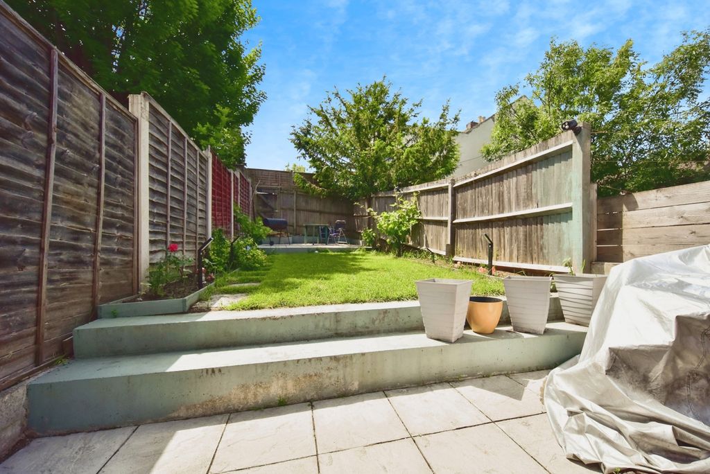 Property photo 2 of 17 Garden
