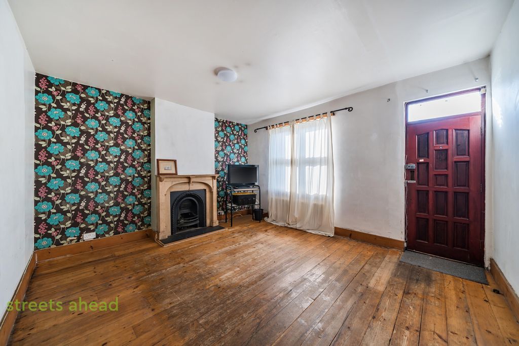 Property photo 2 of 17 Da830738-28B3-4A6...