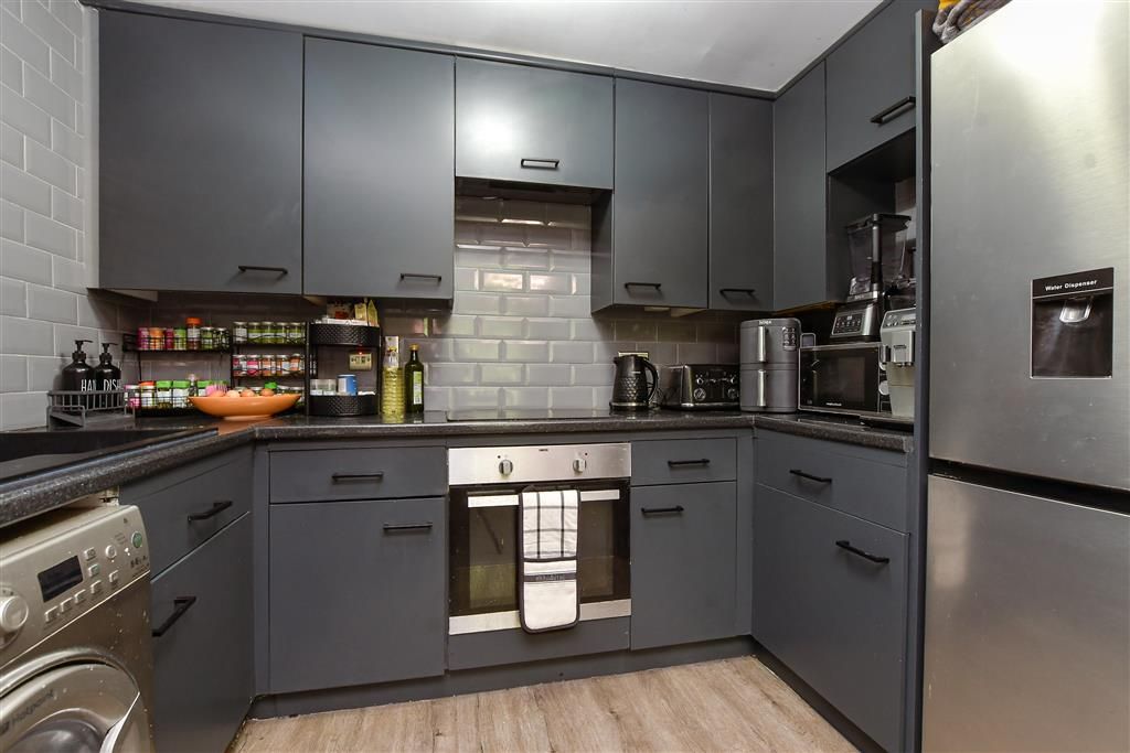 Property photo 1 of 9 Kitchen