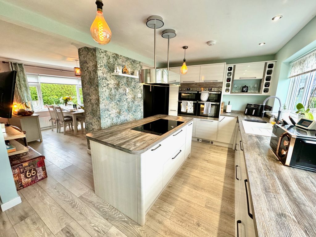 Property photo 2 of 28