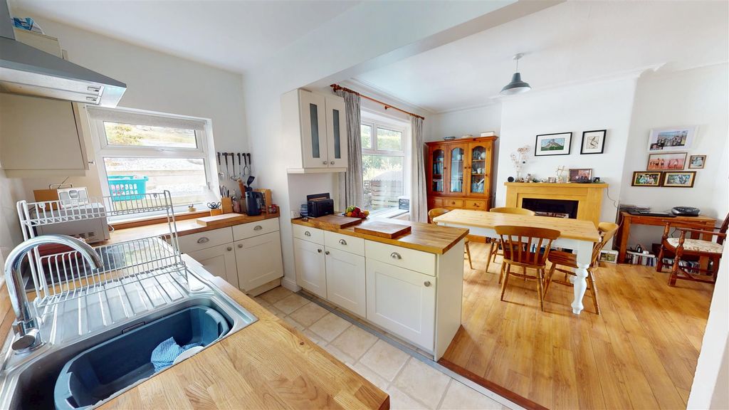 Property photo 2 of 23 Dining Kitchen