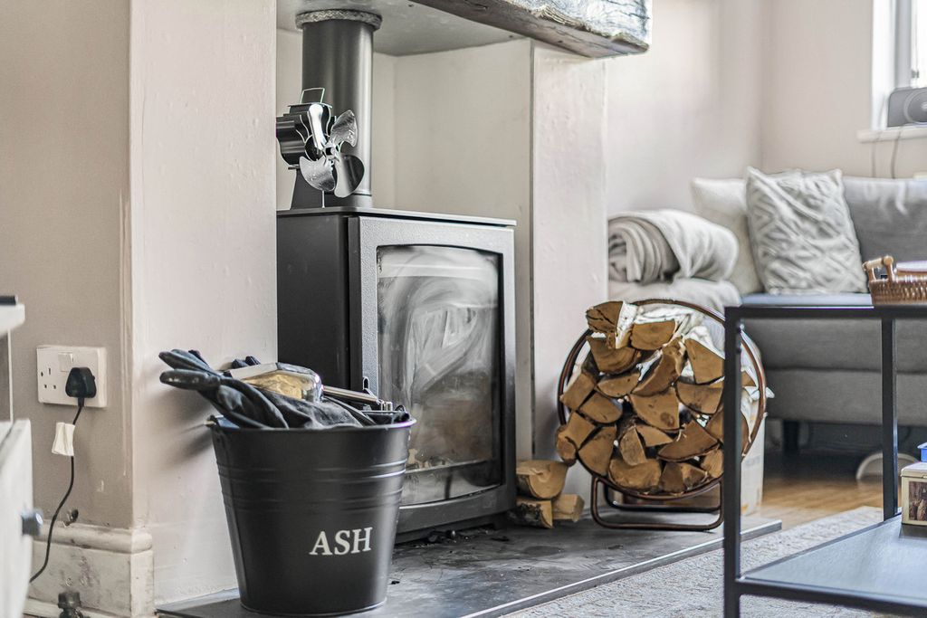 Property photo 2 of 22