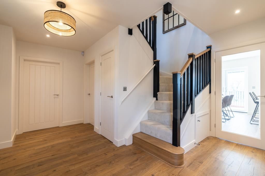 Property photo 3 of 15 Entrance Hall