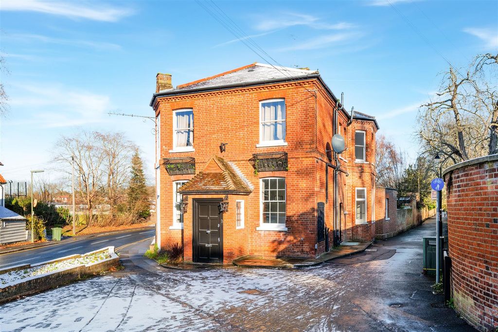 Property photo 1 of 14 Ladas House