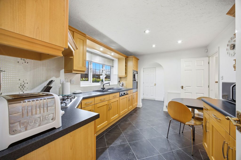 Property photo 3 of 32