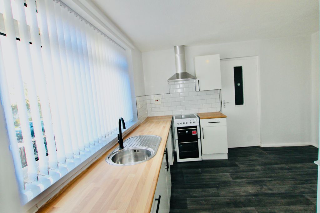 Property photo 3 of 20 Kitchen