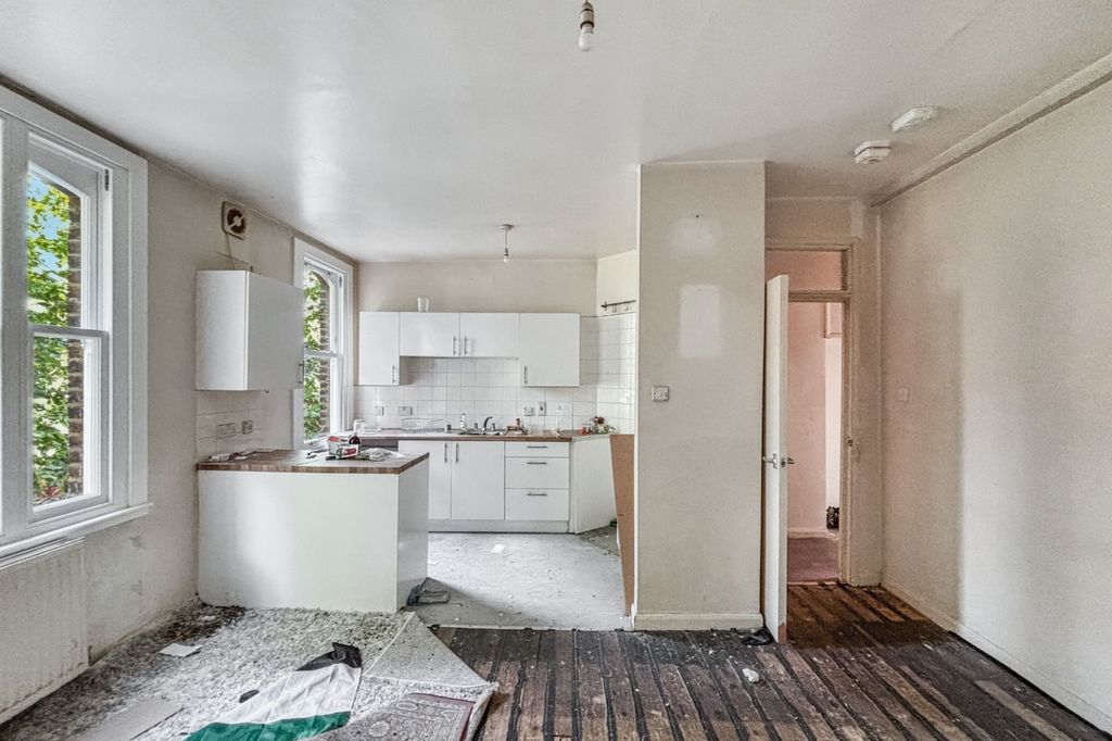 Property photo 3 of 9 Flat D, 222 Randolph Avenue, Maida Vale, London W9 1Pf