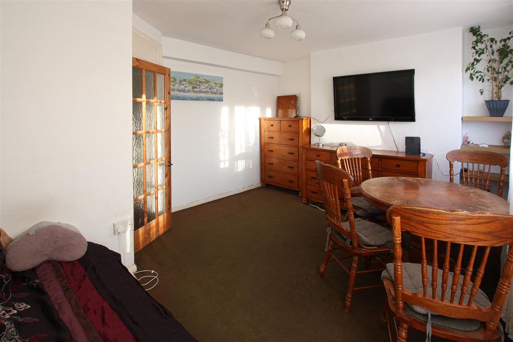 Property photo 1 of 7 Lounge.Jpg