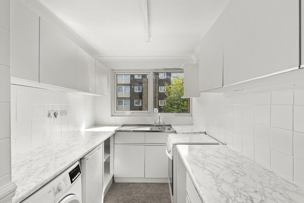 Property photo 1 of 17 Kitchen