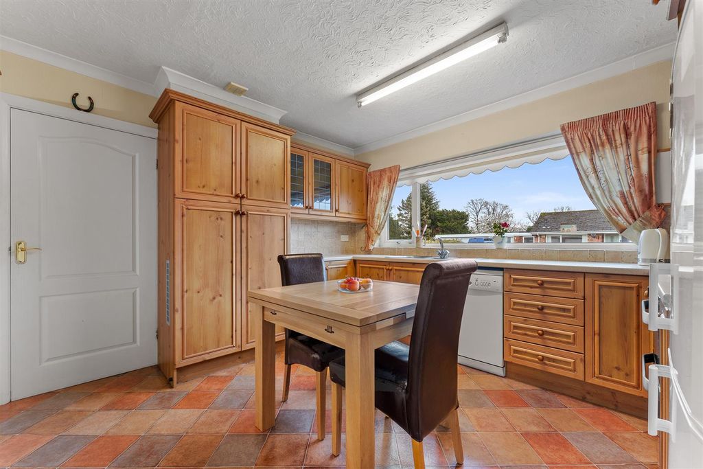 Property photo 3 of 26 Kitchen