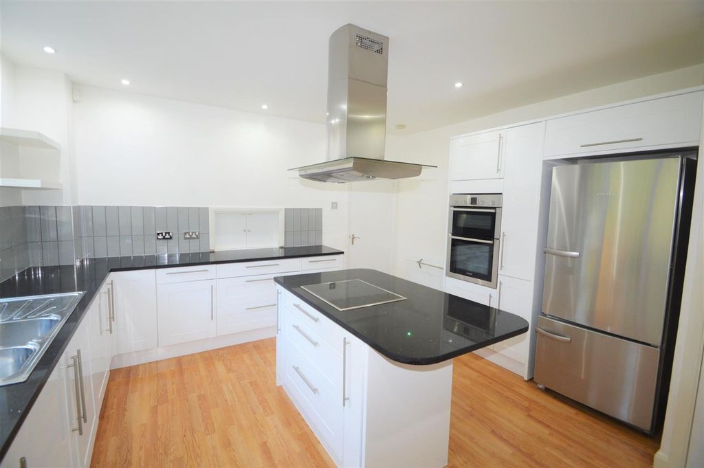 Property photo 1 of 5 Knotts Green Rd E10