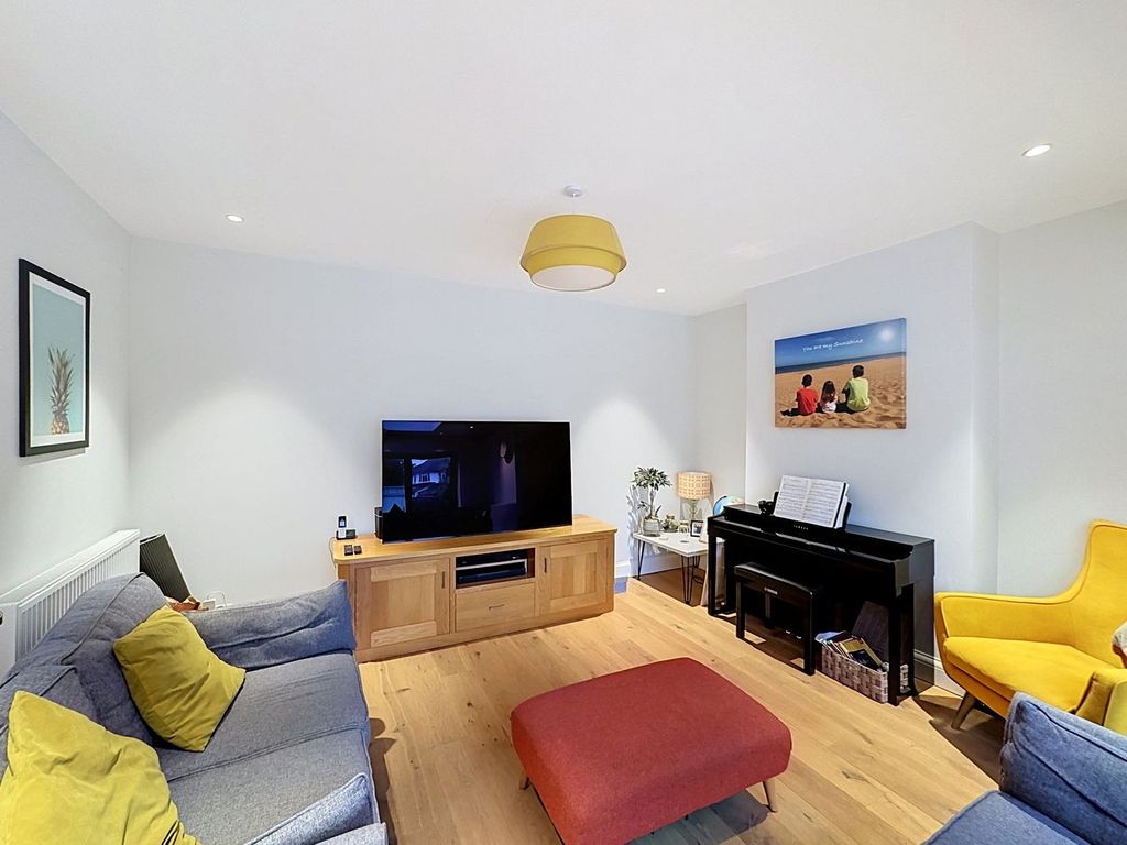 Property photo 3 of 23