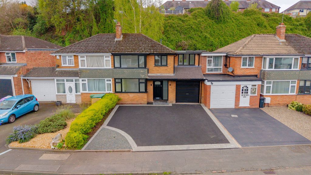 Property photo 1 of 30