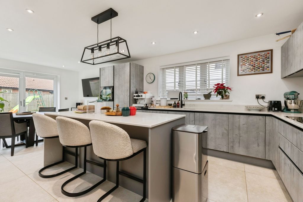 Property photo 3 of 23 Pbox-Img.Jpg