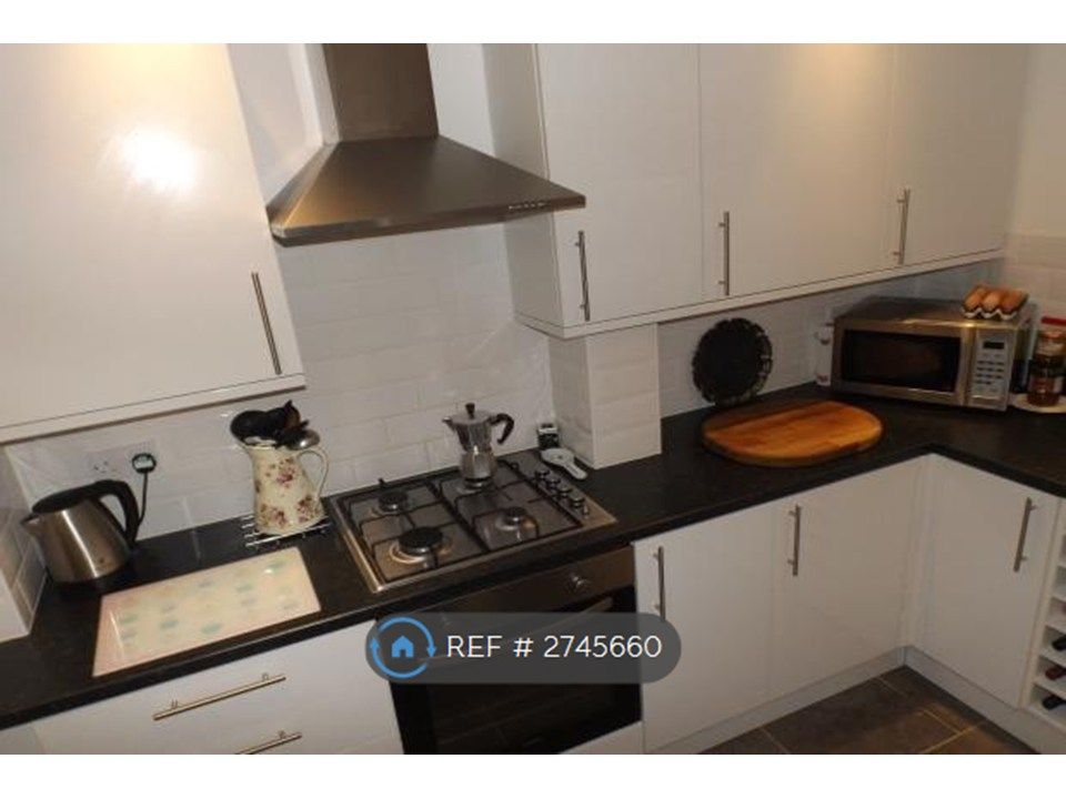 Property photo 2 of 11 Kitchen