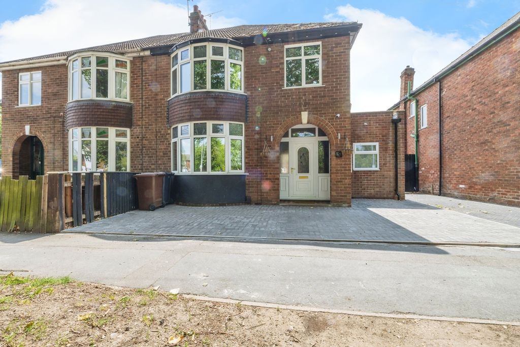 Property photo 1 of 12 Outside