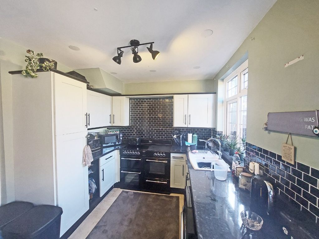 Property photo 3 of 12 4797205
