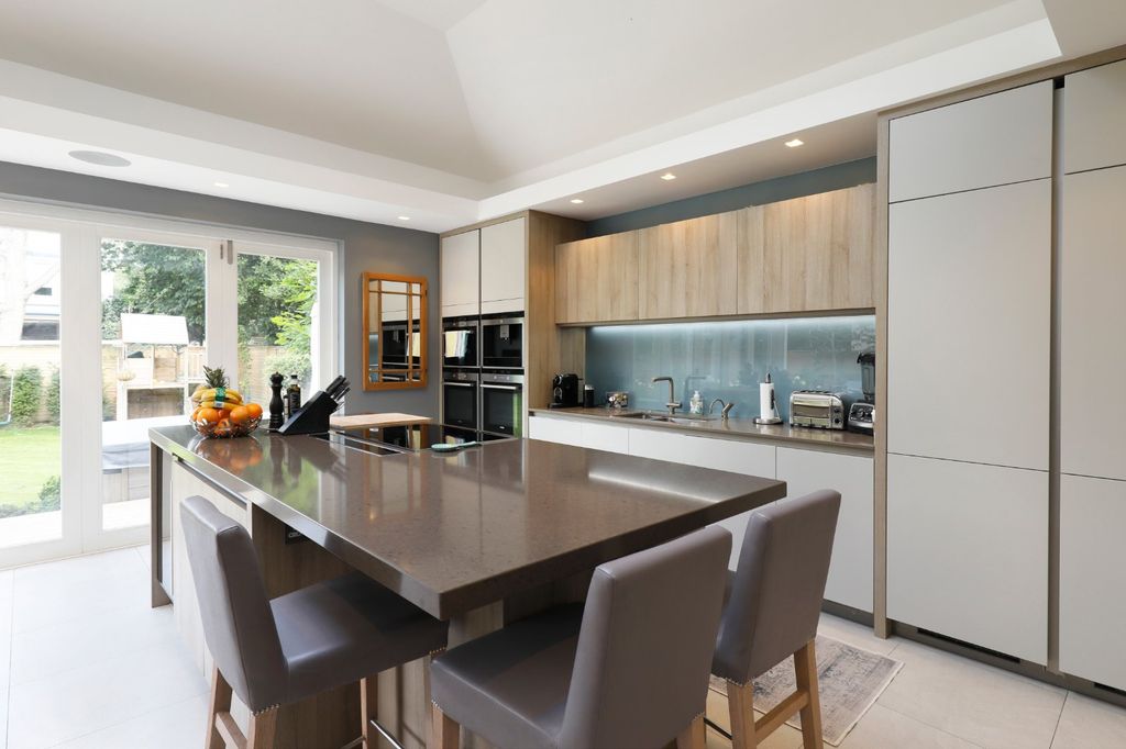 Property photo 2 of 18 Kithcen