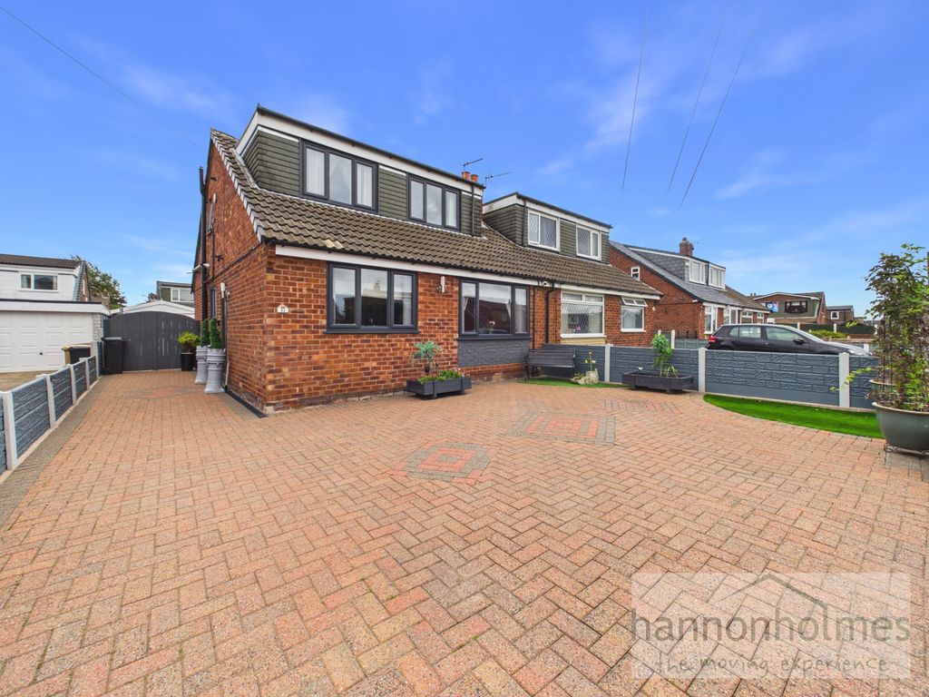 Property photo 1 of 37 Cam05283G0-Pr0238-Still038
