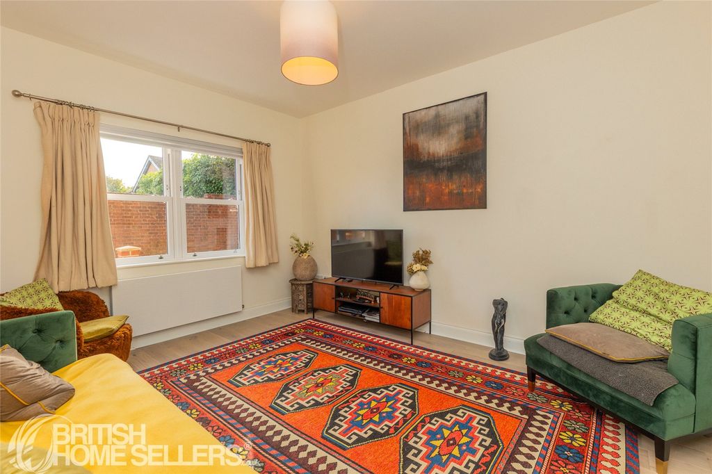 Property photo 2 of 19 Picture No. 15