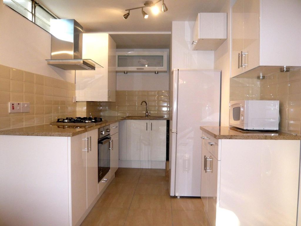 Property photo 3 of 9 Kitchen