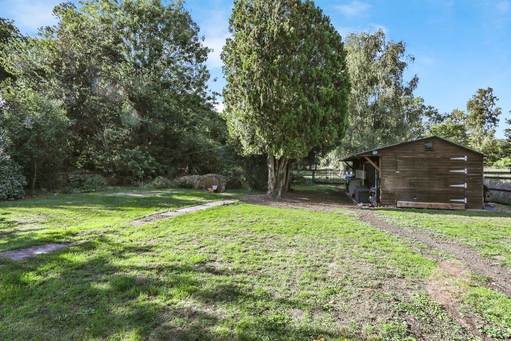 Property photo 2 of 17