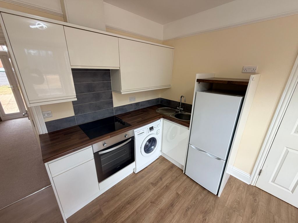 Property photo 2 of 6 Kitchen
