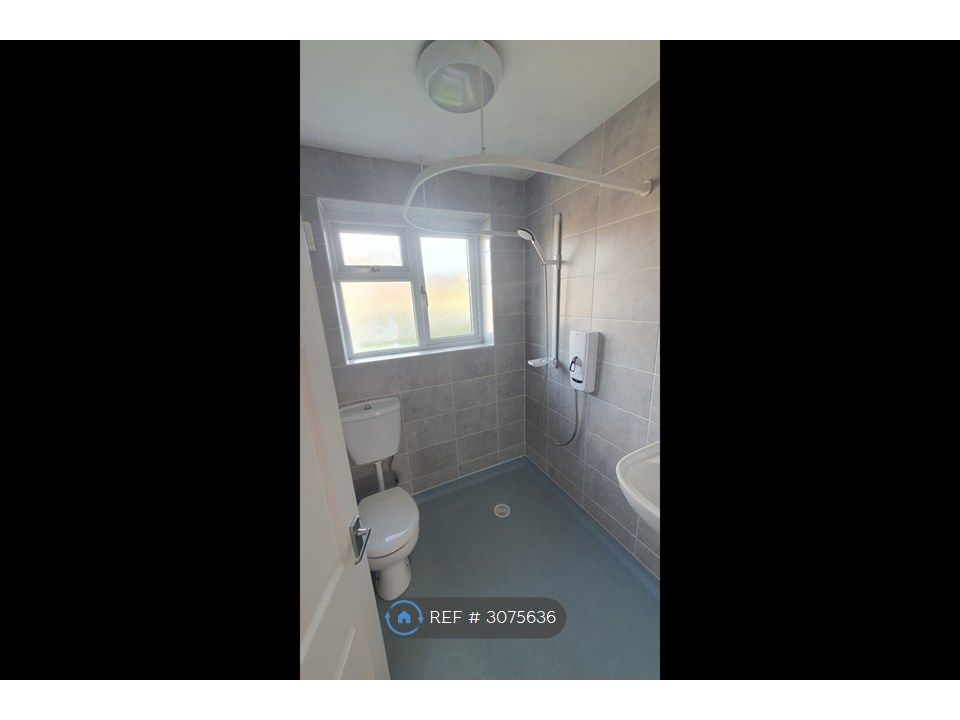 Property photo 2 of 5 Walk In Shower Room