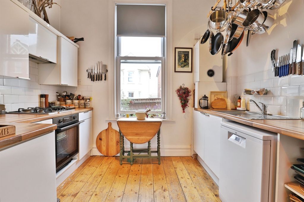 Property photo 3 of 17