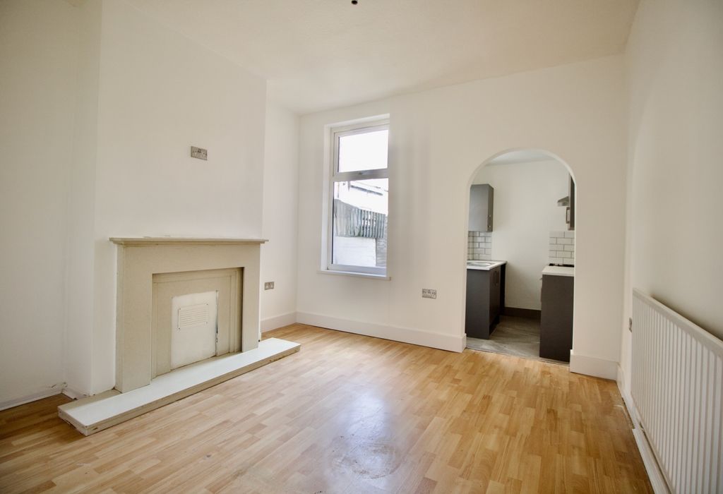 Property photo 3 of 10 Dining Room