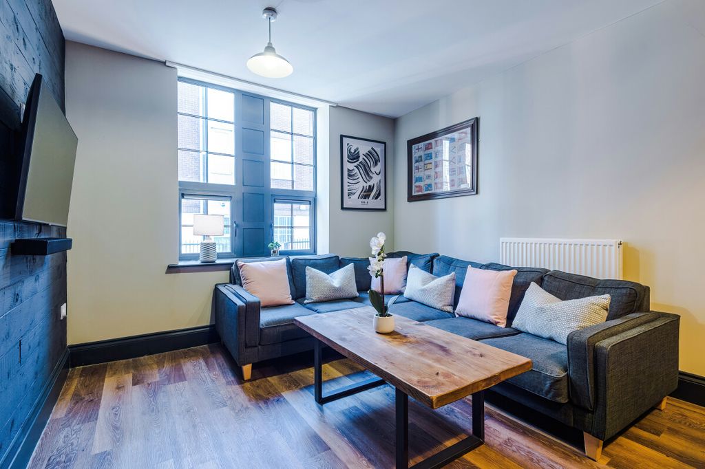 Property photo 1 of 17 Flat N, Hosiery, Living Room 2