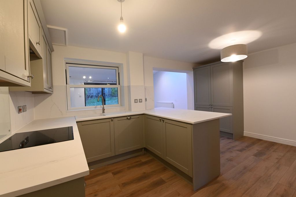 Property photo 2 of 27