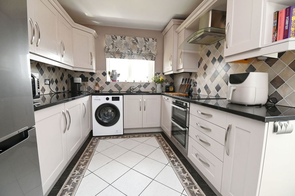 Property photo 2 of 21