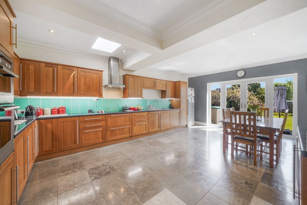 Property photo 2 of 26 5044613
