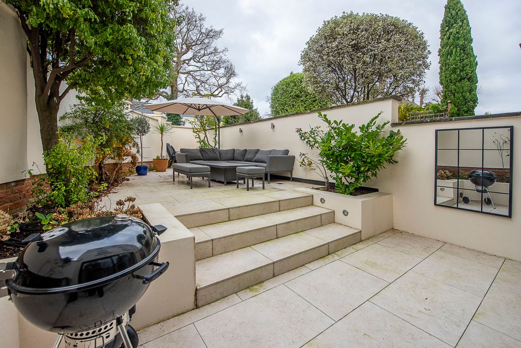 Property photo 2 of 21