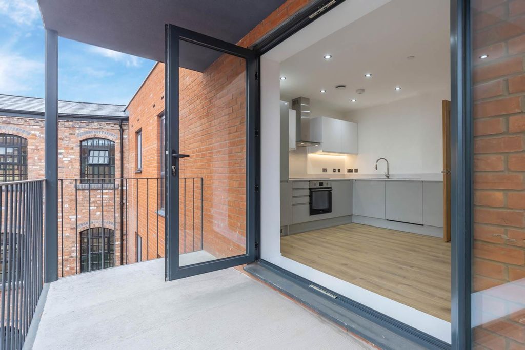 Property photo 2 of 18 Living Area