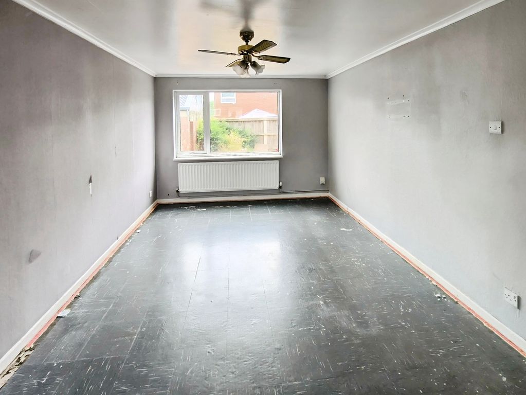 Property photo 2 of 10 Lounge