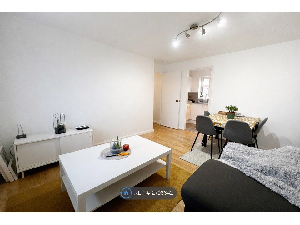 Property photo 1 of 15 Living Room