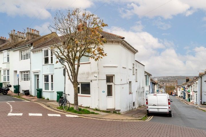 Property photo 1 of 11